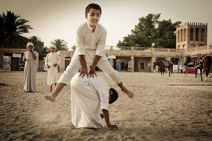 المباح والمحظور شرعاً في الألعاب الإلكترونيّة.. وشروط جوازها وضوابط ممارستها